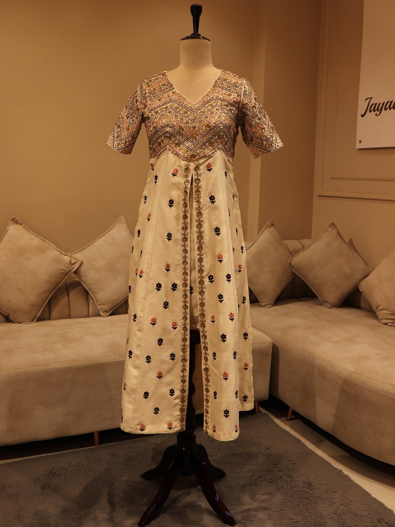 Pearl white embroidered tunic dress JAYAA'S COUTURE Pearl white embroidered tunic dress JAYAA'S COUTURE