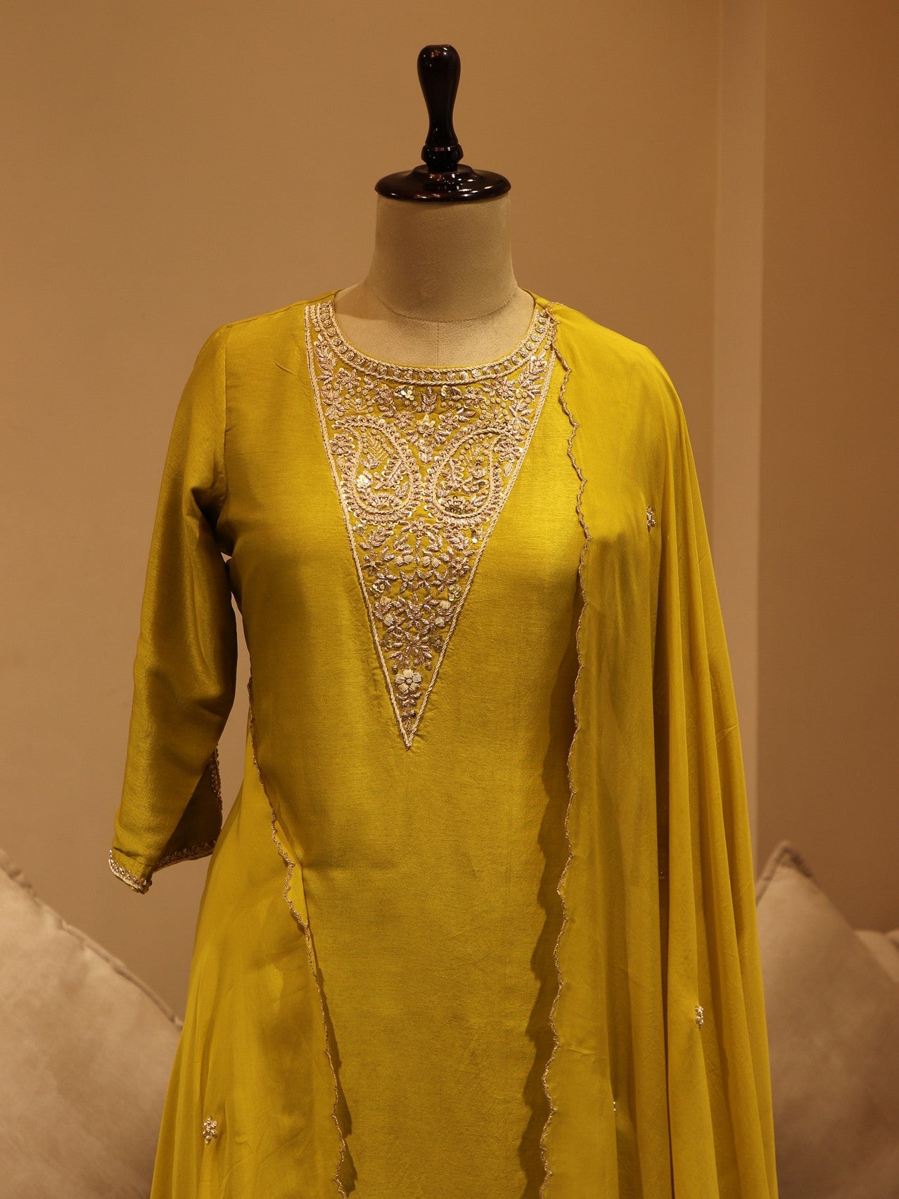 Mehendi green zardosi kurta pants dupatta