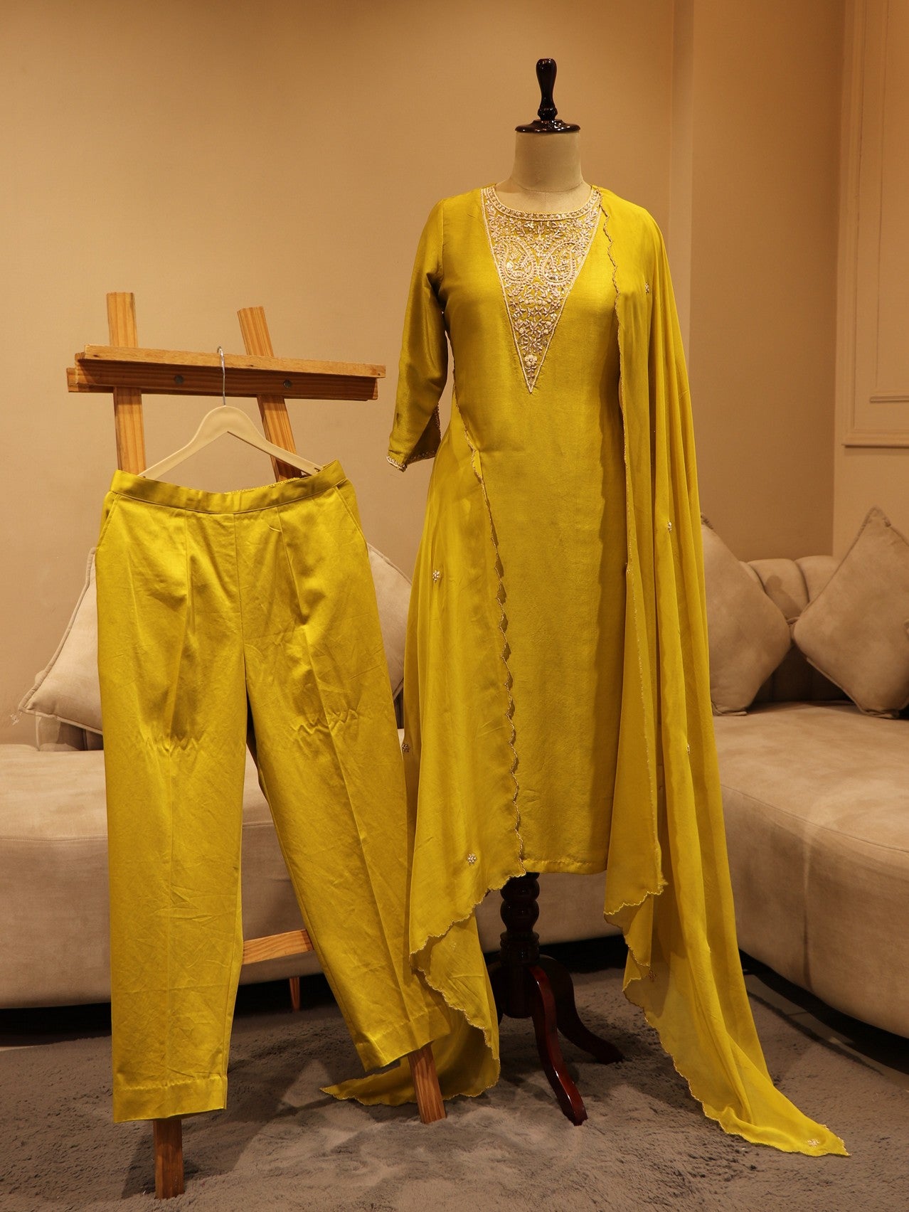 Mehendi green zardosi kurta pants dupatta