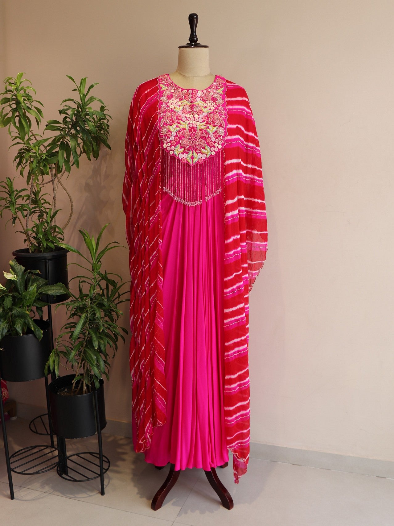 Red rani leheriya cape with gown