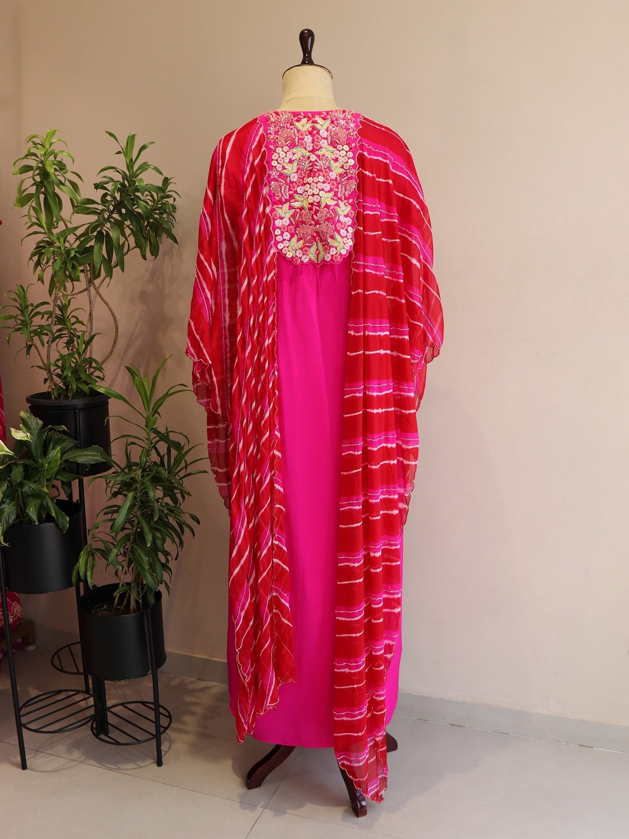Red rani leheriya cape with gown