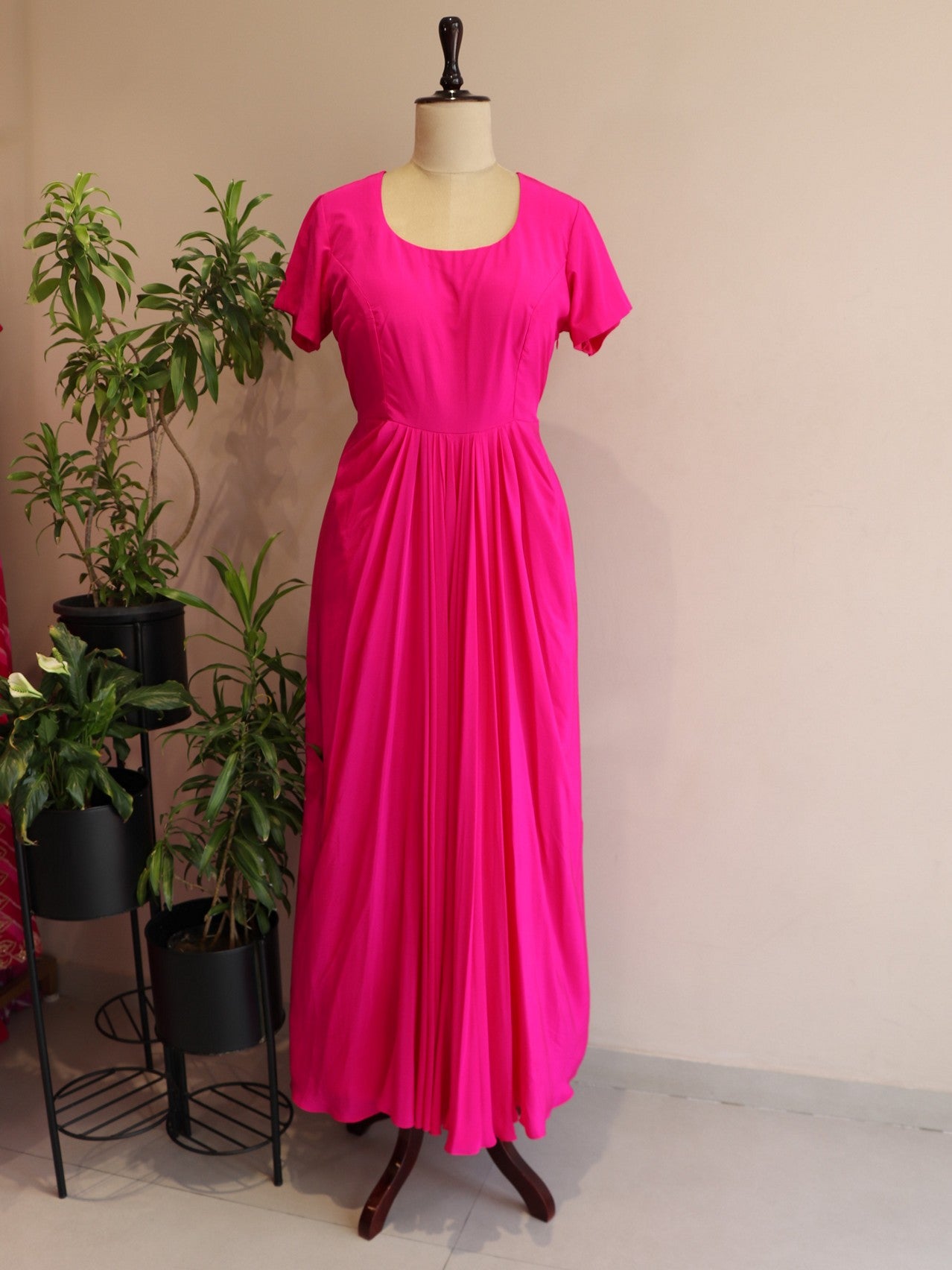 Red rani leheriya cape with gown