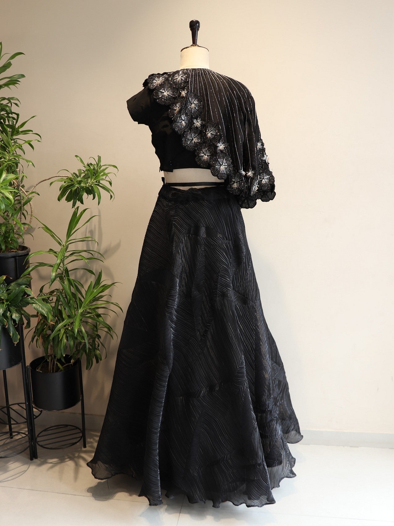 Black cape cape top skirt set