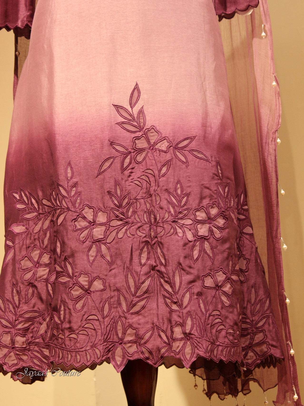 Mauve shaded applique kurta pants dupatta