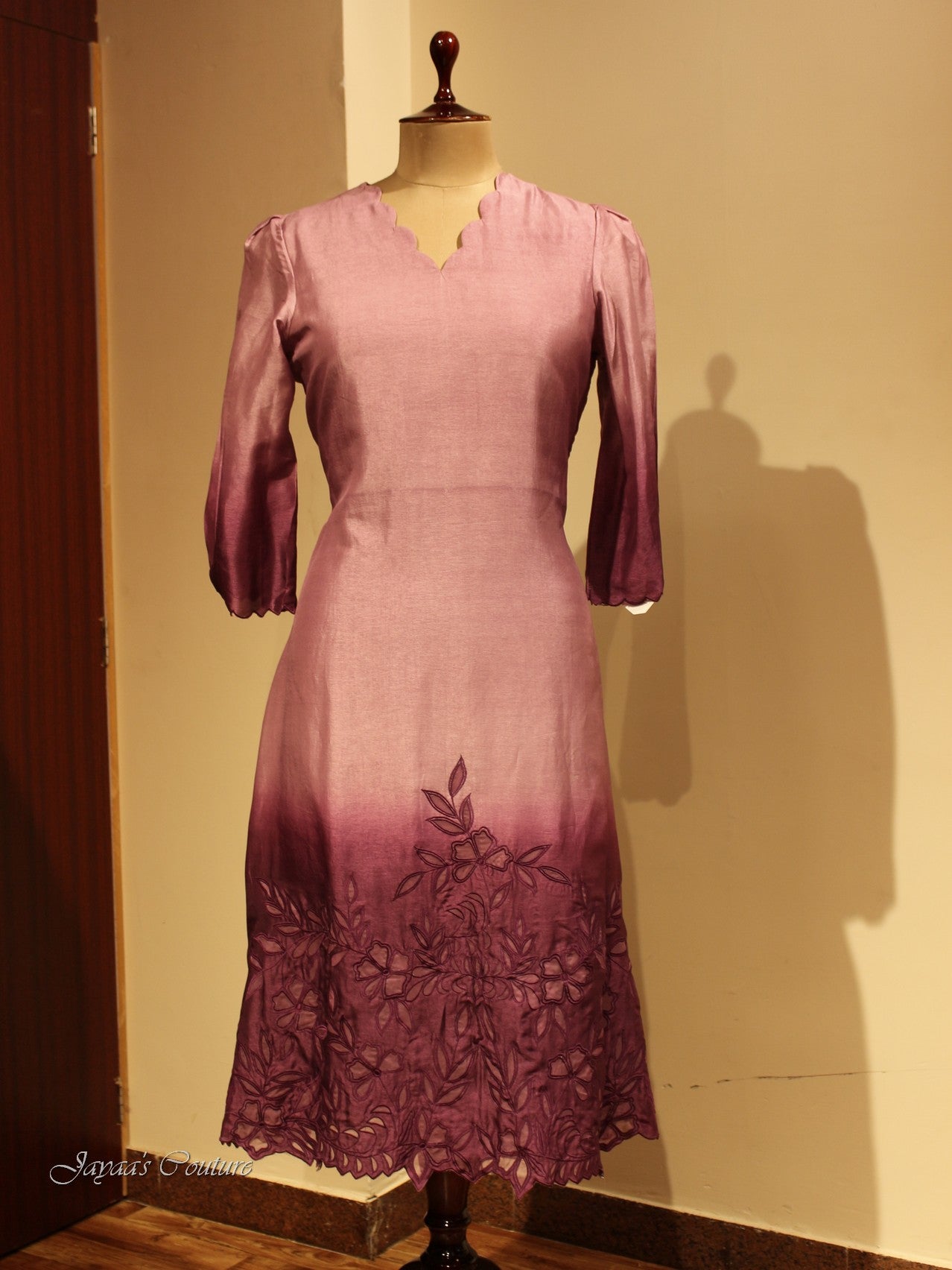 Mauve shaded applique kurta pants dupatta