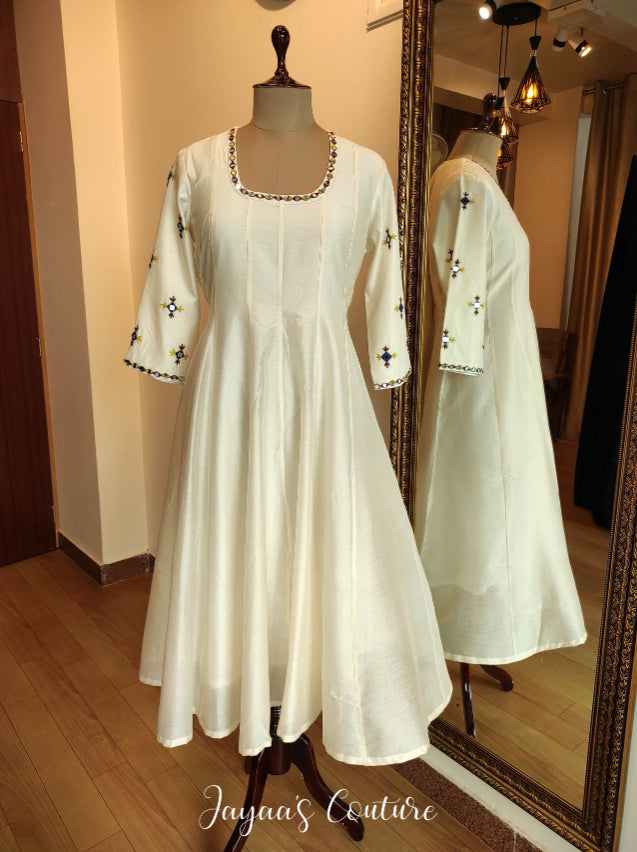 Off white anarkali kurta pants with Leheriya dupatta