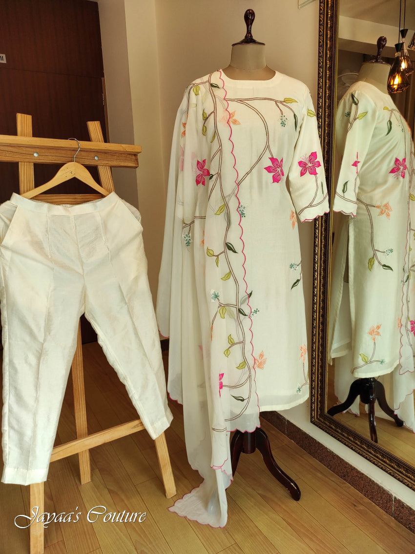 Off white embroidered kurta pant with dupatta