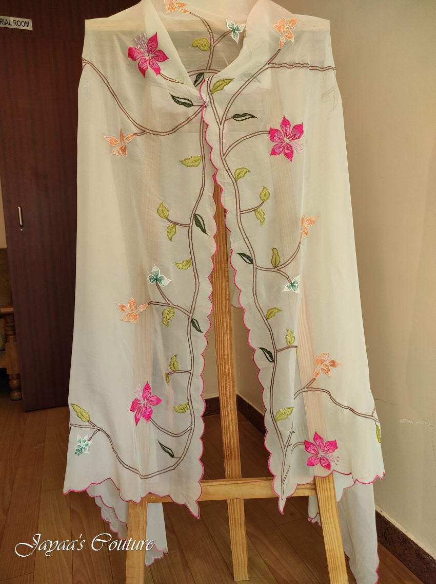 Off white embroidered kurta pant with dupatta