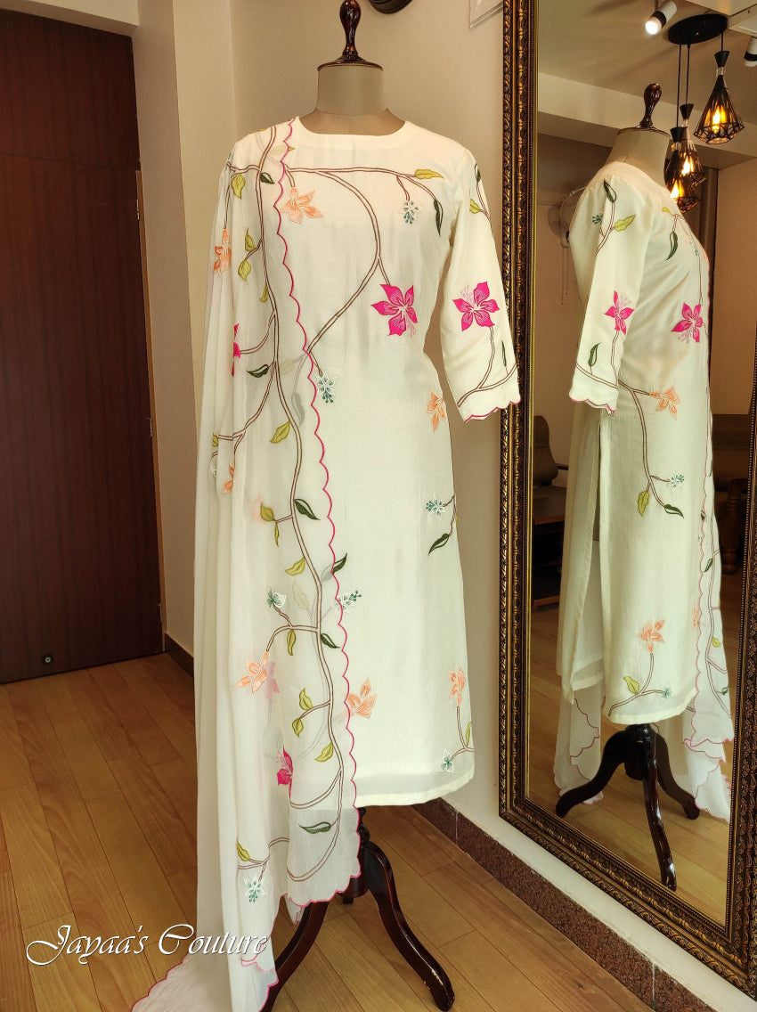 Off white embroidered kurta pant with dupatta