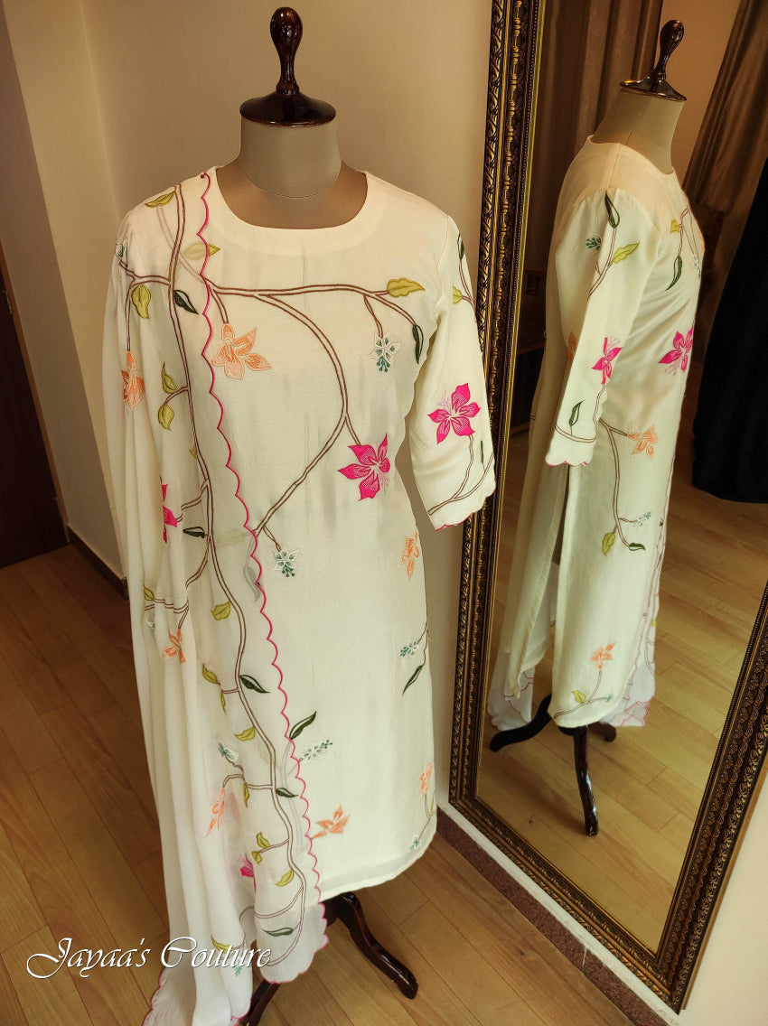 Off white embroidered kurta pant with dupatta