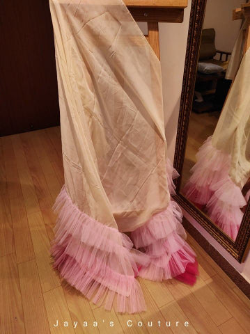 Offwhite kurta pants with coloured frill dupatta