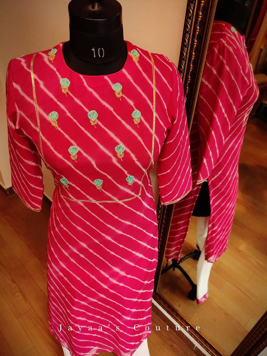 Rani Leheriya kurta Pants.