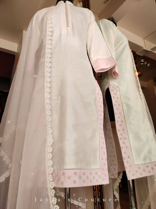 Offwhite kurta pants with pink dupatta