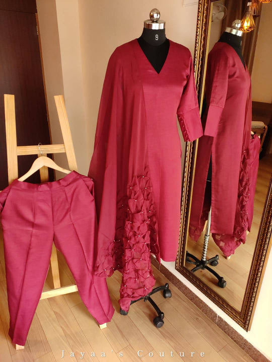 Marron v neck kurta pants with bow ruffled dupatta