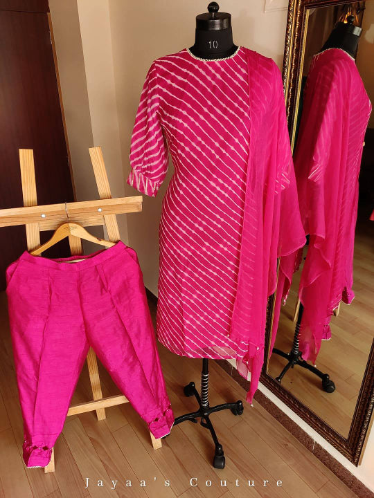 Dark pink leheriya kurta with pants and dupatta