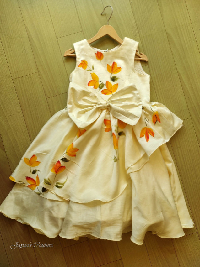 Off white hand painted dress JAYAA'S COUTURE Off white hand painted dress JAYAA'S COUTURE
