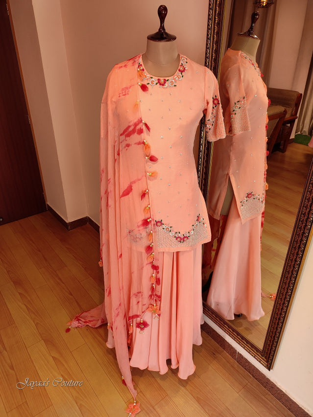 Peach short kurta with flared plazo & tie & dye dupatta