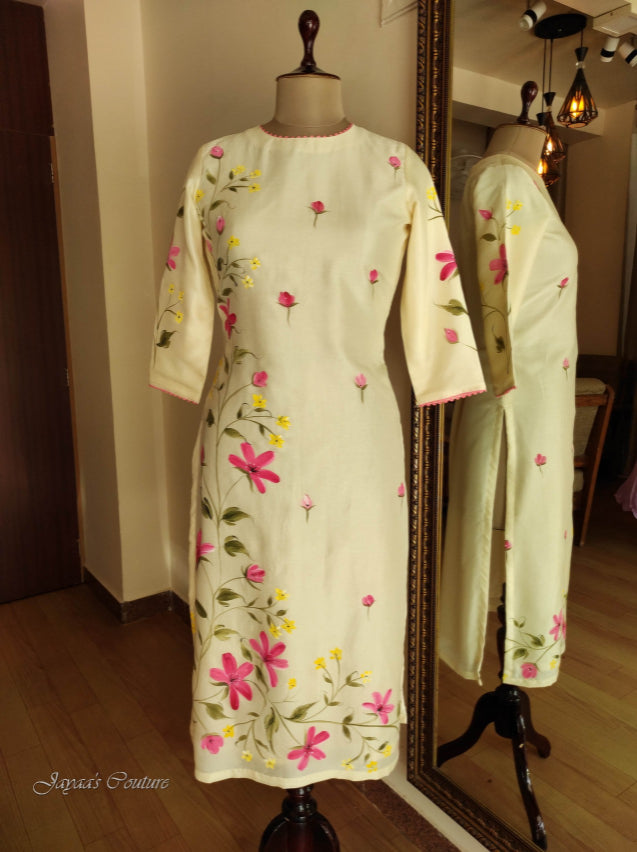 Off white hand painted kurta pant with dupatta