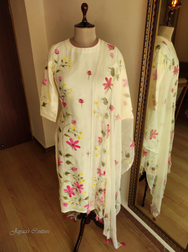 Off white hand painted kurta pant with dupatta