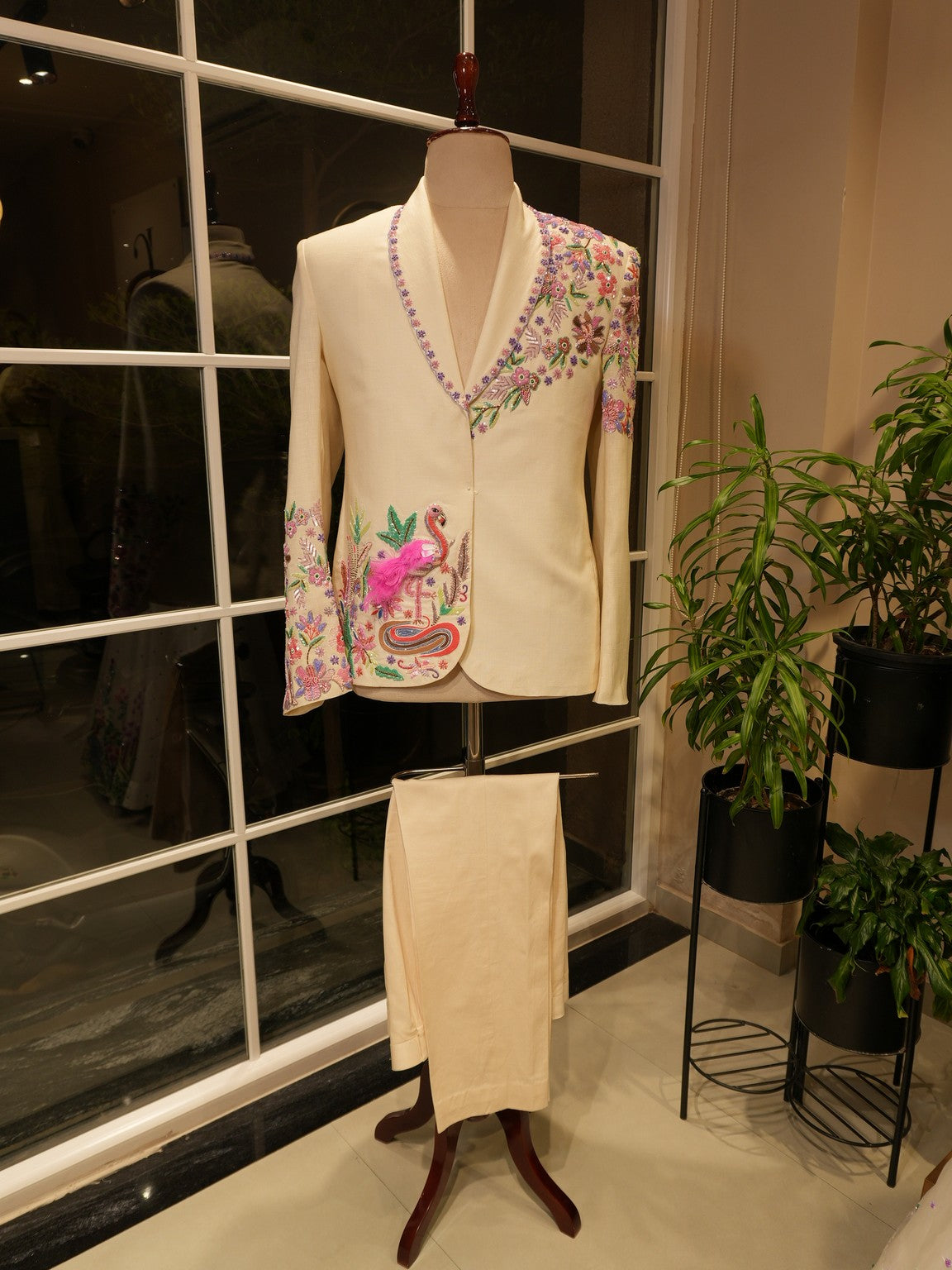 White mens tropical blazer set with pants