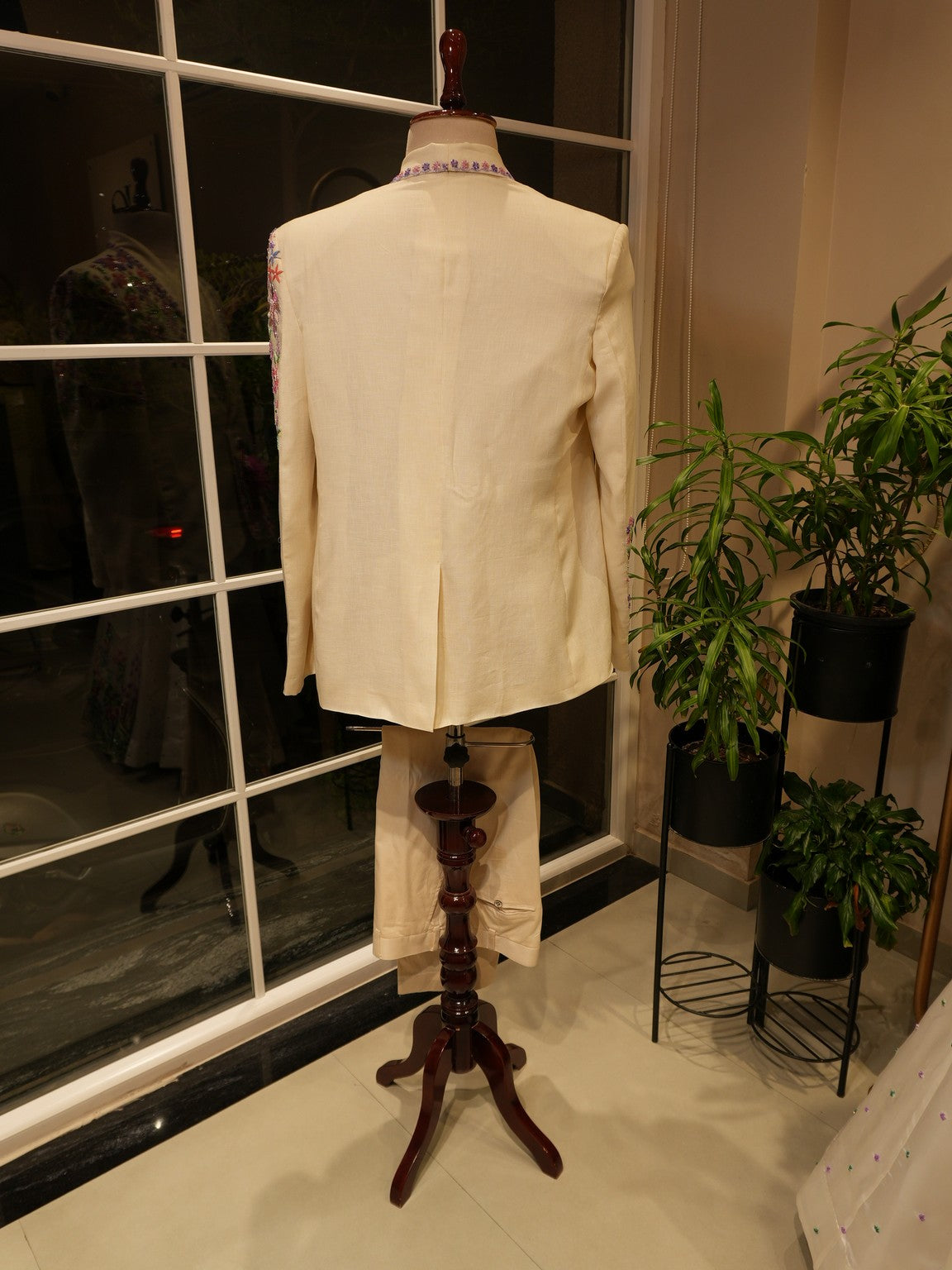 White mens tropical blazer set with pants