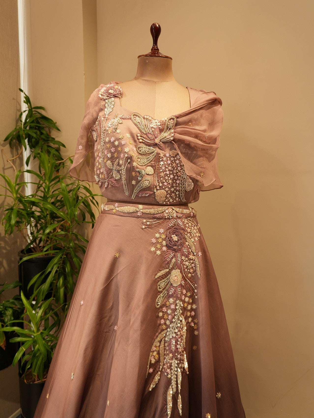 Mauve embroidered crop top with skirt