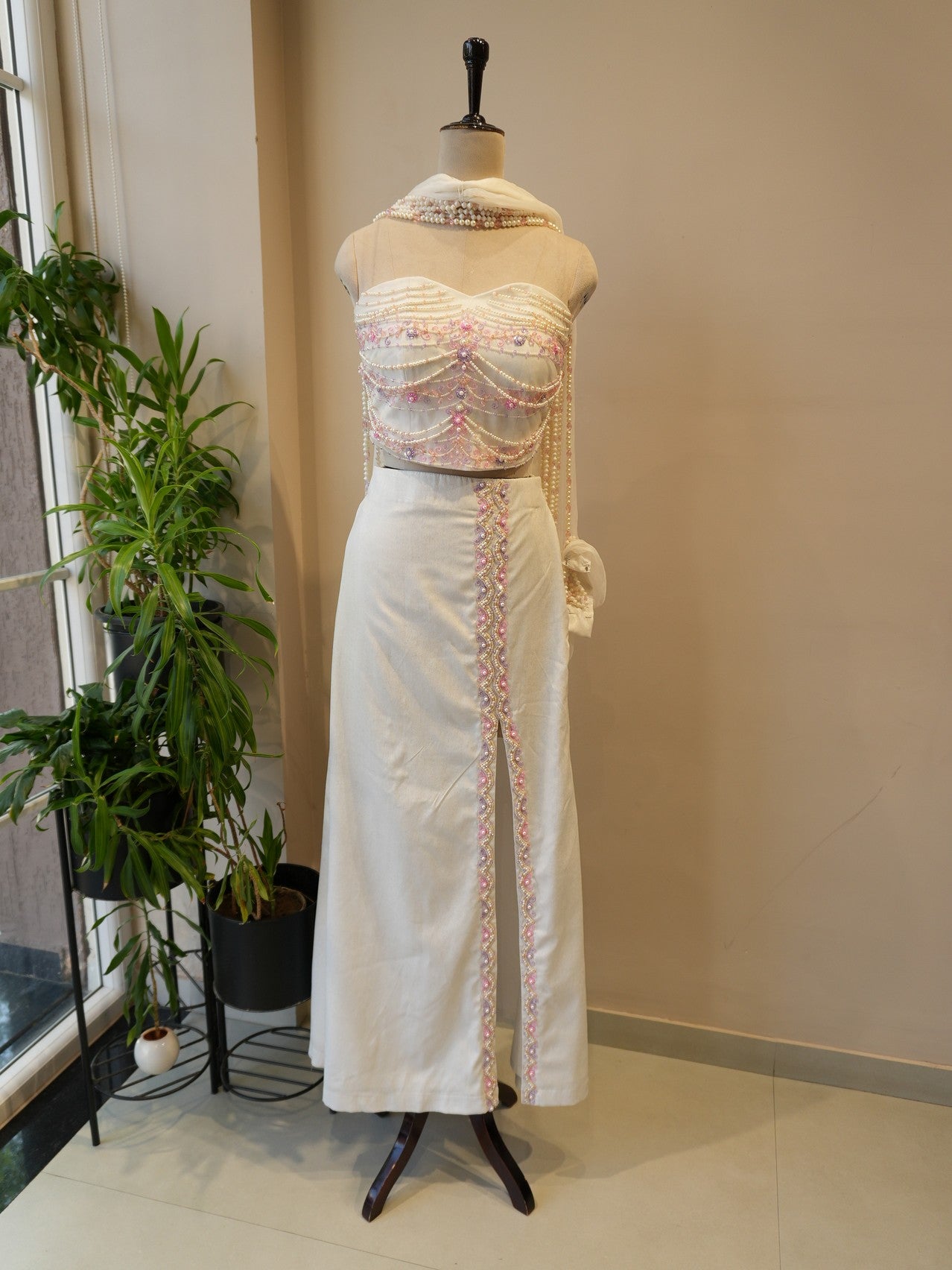White crop top skirt with dupatta