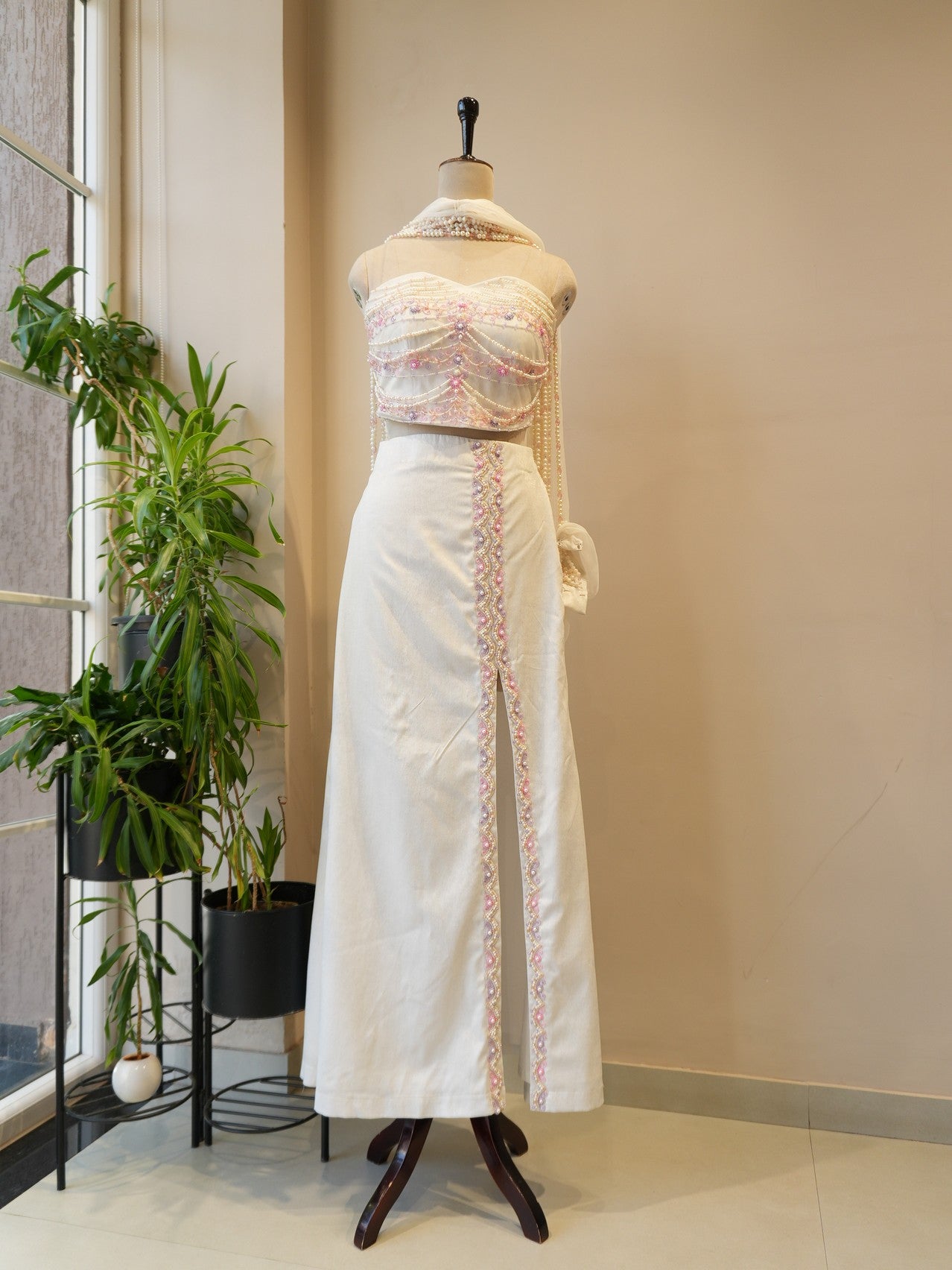 White crop top skirt with dupatta