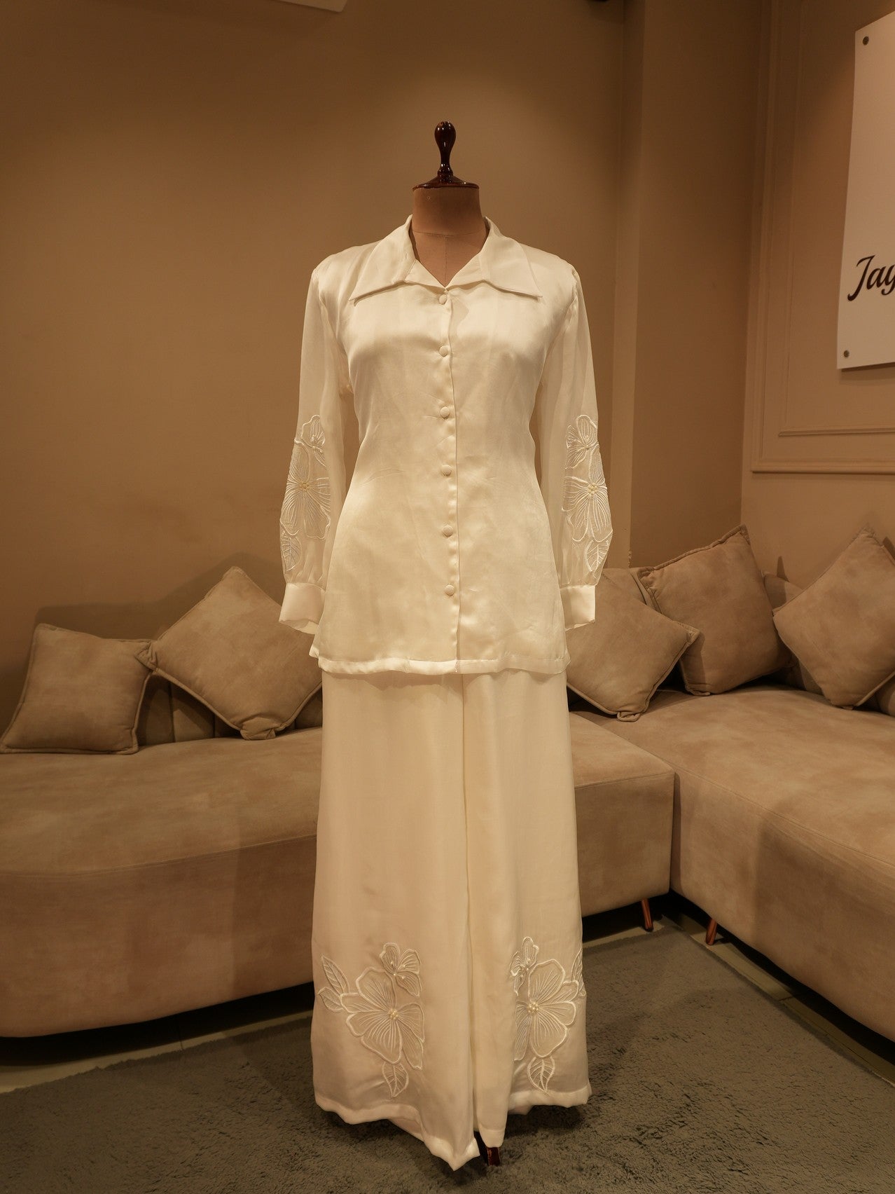 White applique coord set