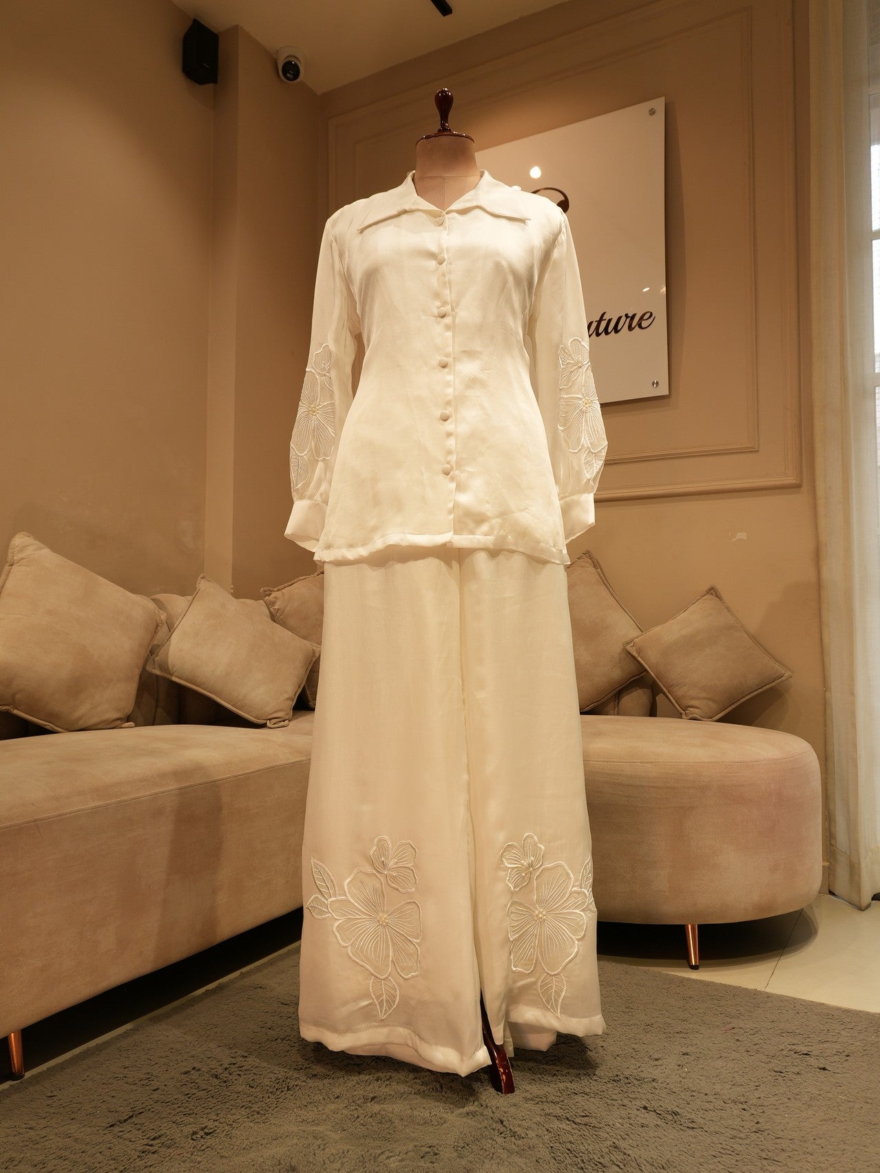 White applique coord set