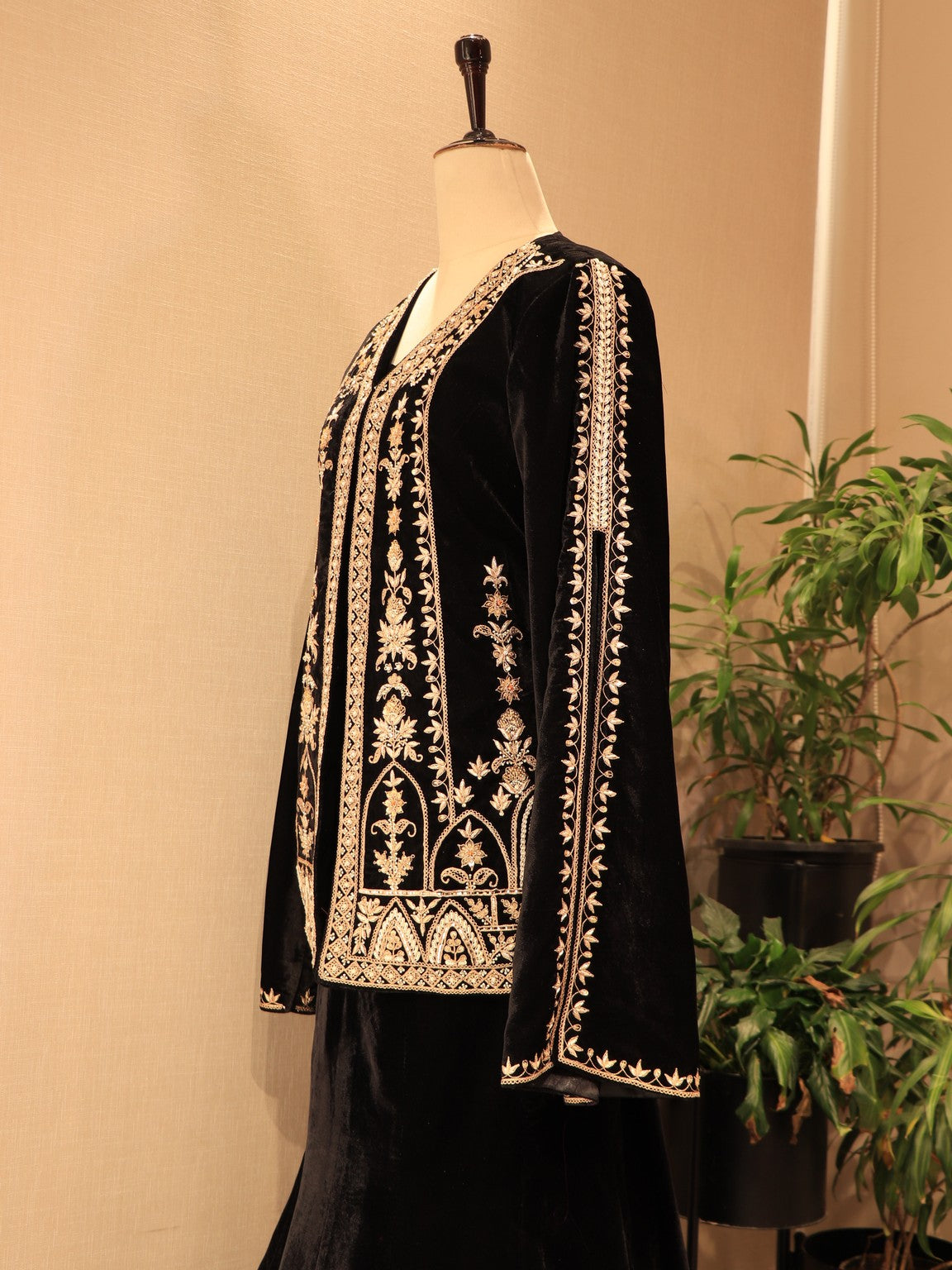 Black zardosi velvet kurta with plazo