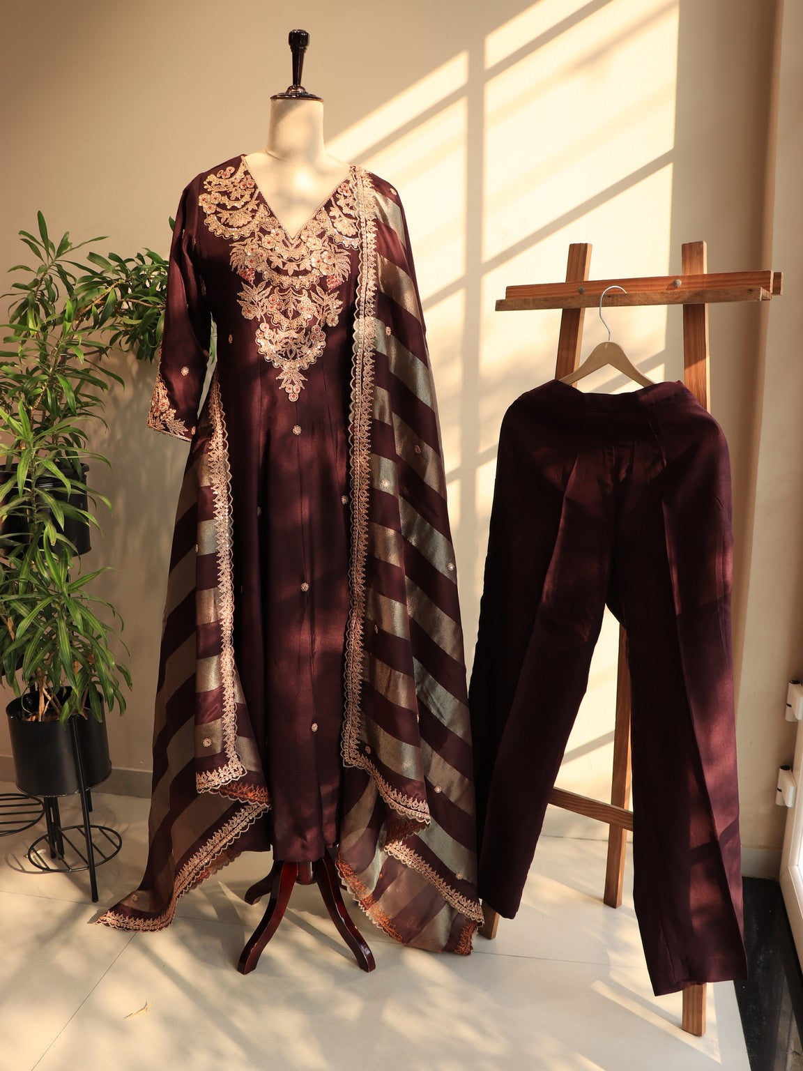Deep brown marodi kurta pants with dupatta