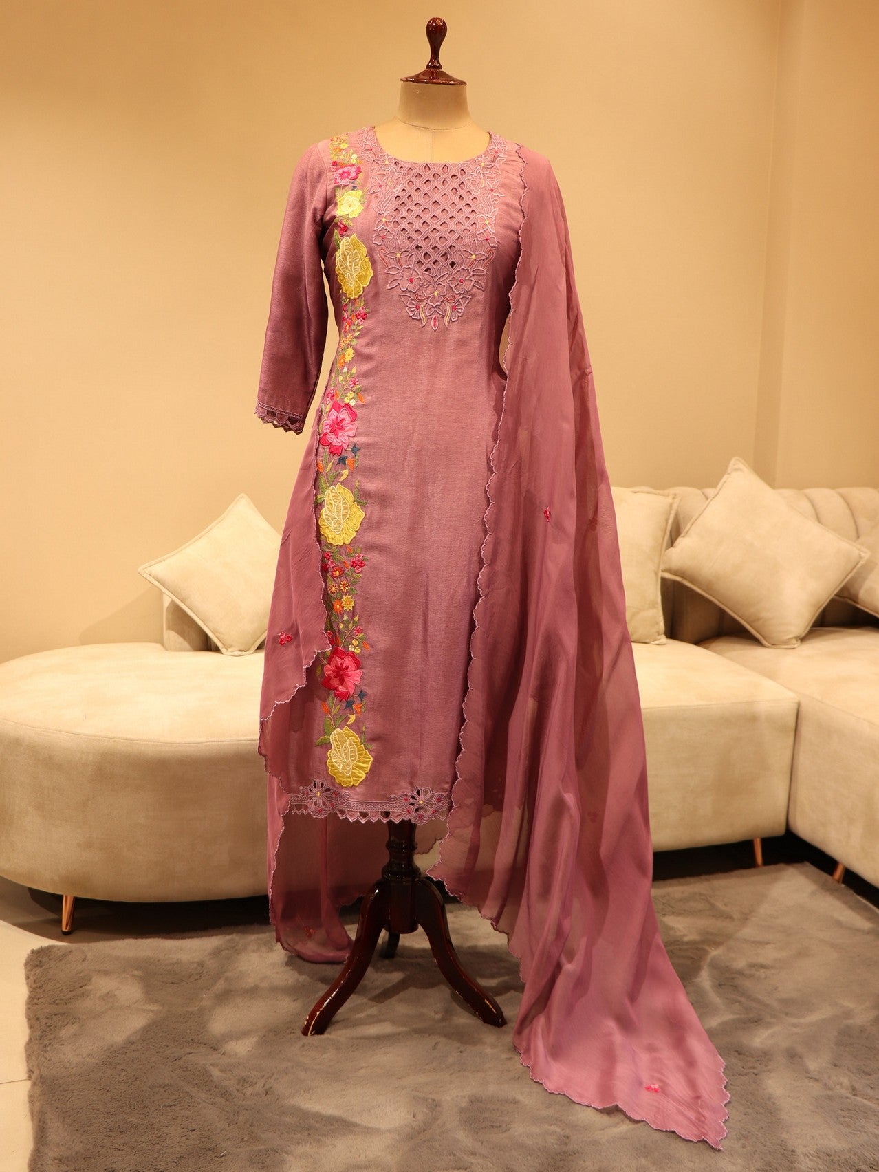 Mauve applique kurta pants and dupatta