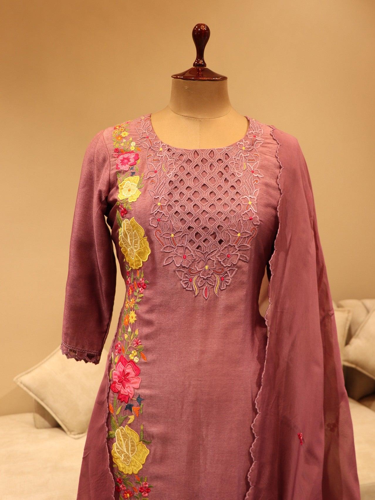 Mauve applique kurta pants and dupatta