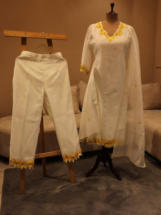 White sun flower kurta pants dupatta