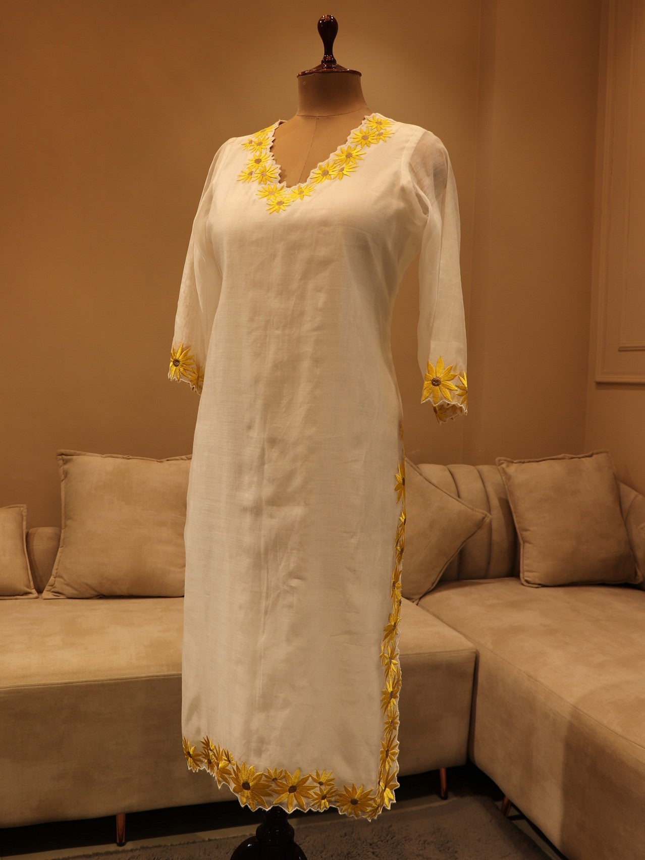 White sun flower kurta pants dupatta