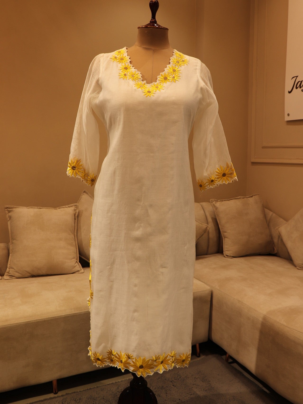 White sun flower kurta pants dupatta