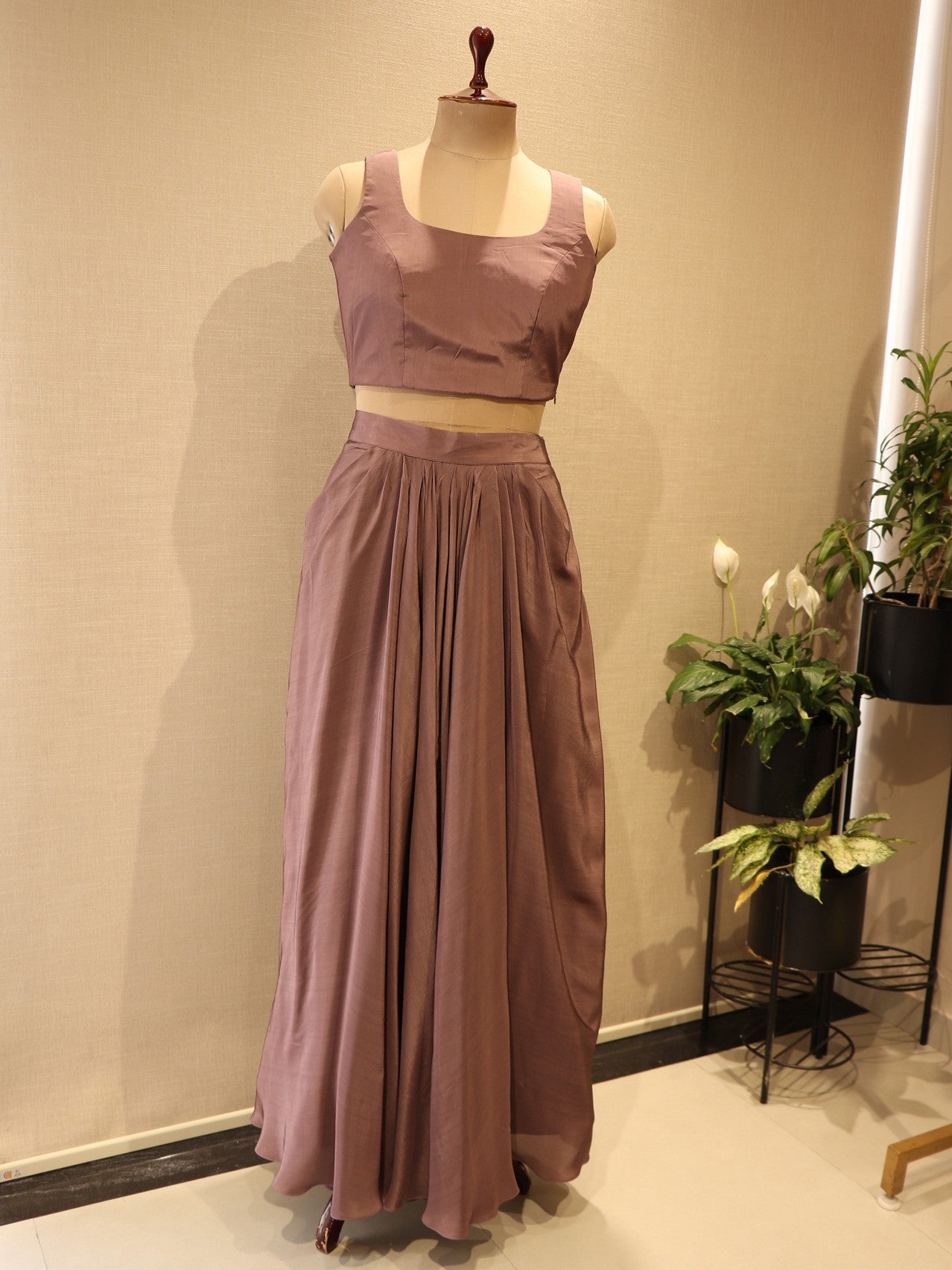 Mauve shaded crop top skirt with cape