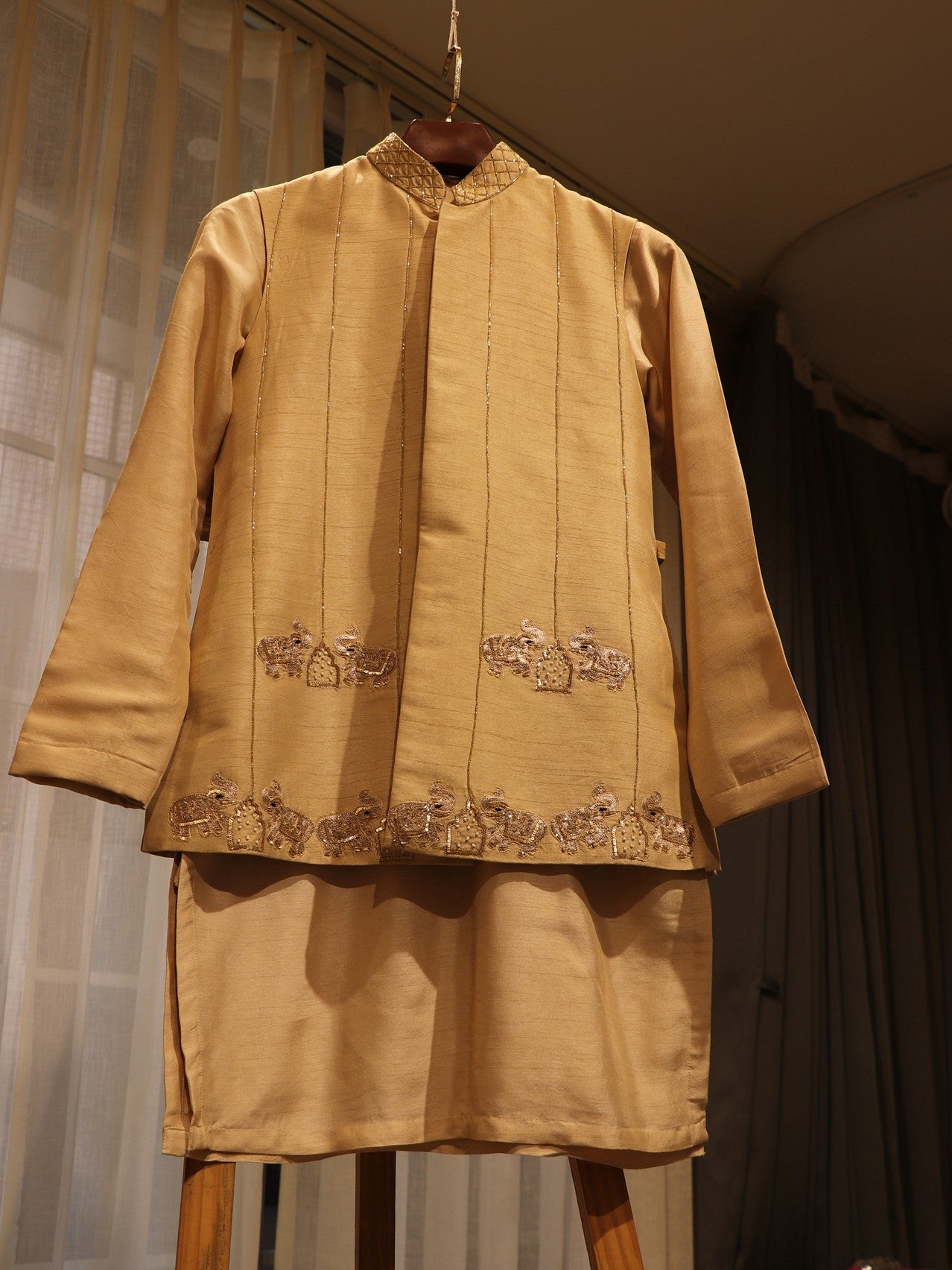 beige embroidered mens bandi kurta pants