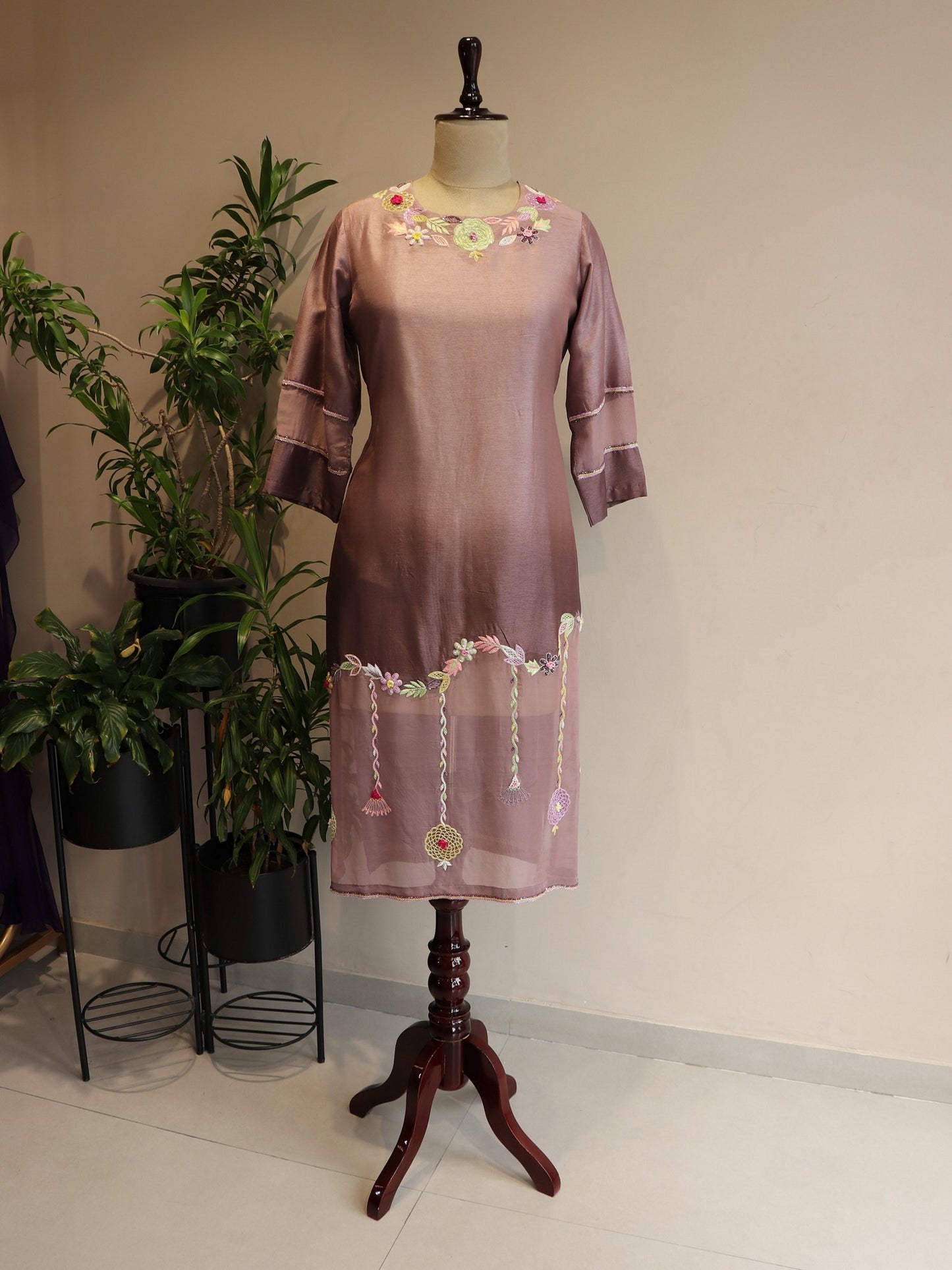 Mauve shaded kurta pants dupatta