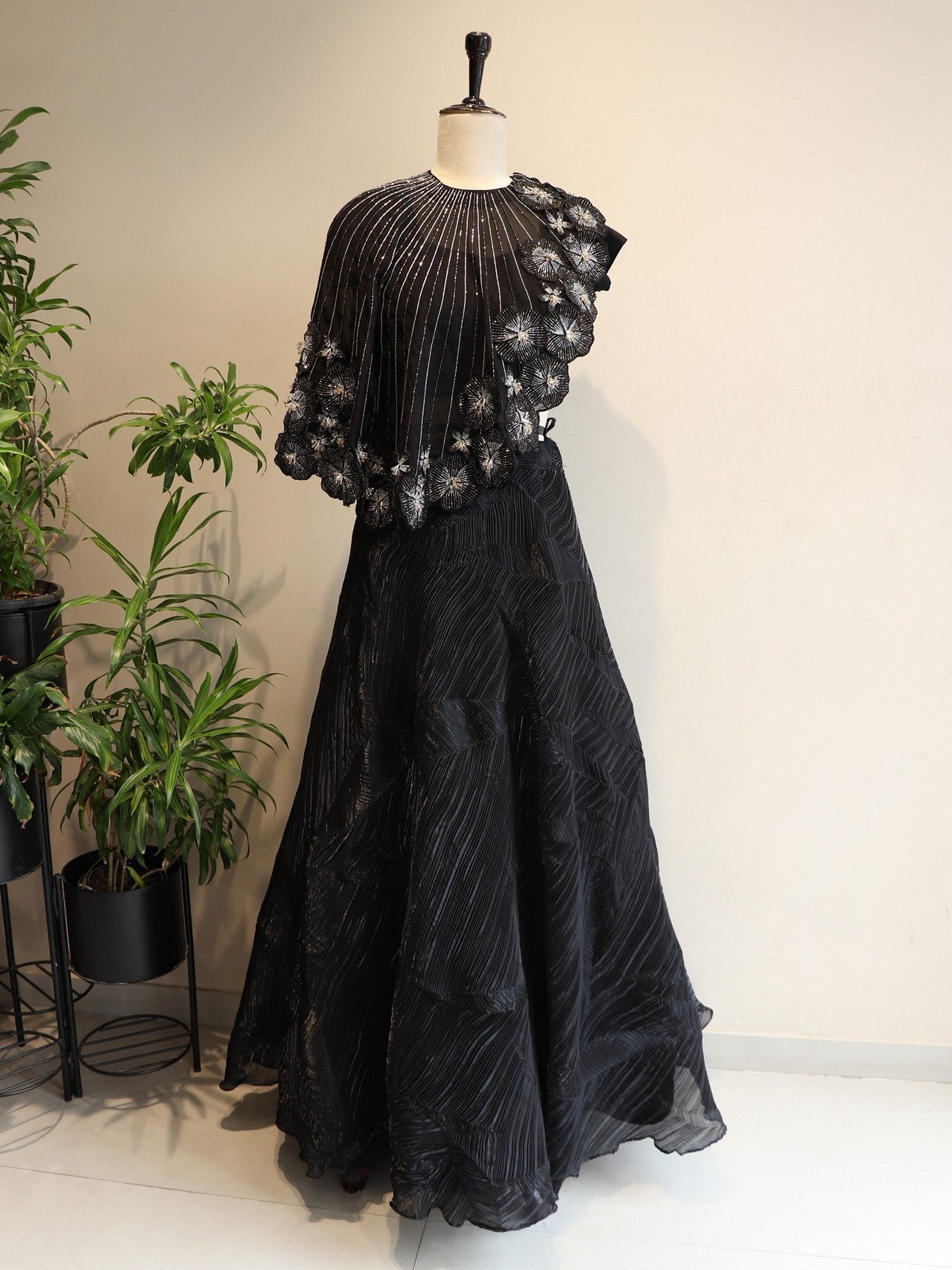 Black cape cape top skirt set