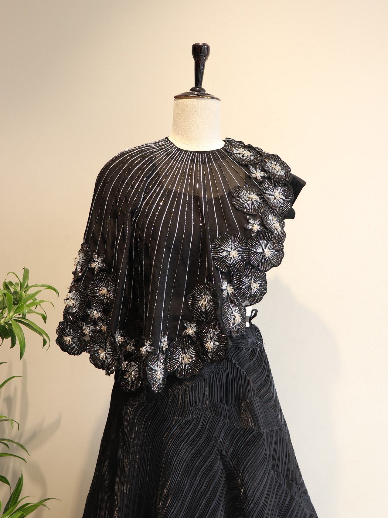 Black cape cape top skirt set