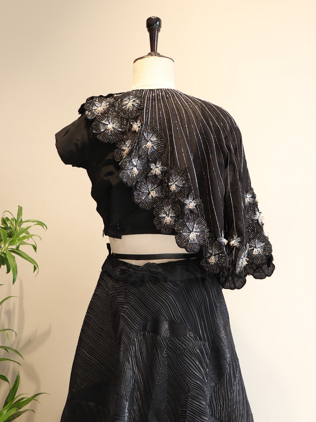 Black cape cape top skirt set