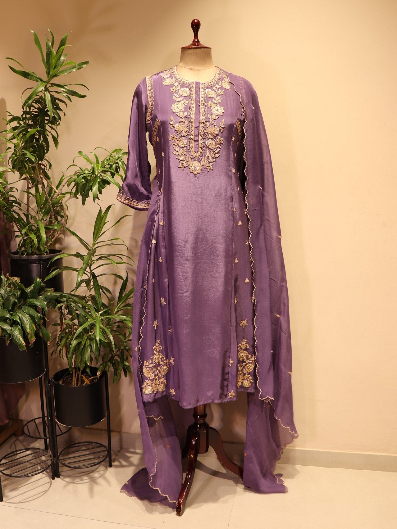 Mauve shaded marodi kurta pants dupatta