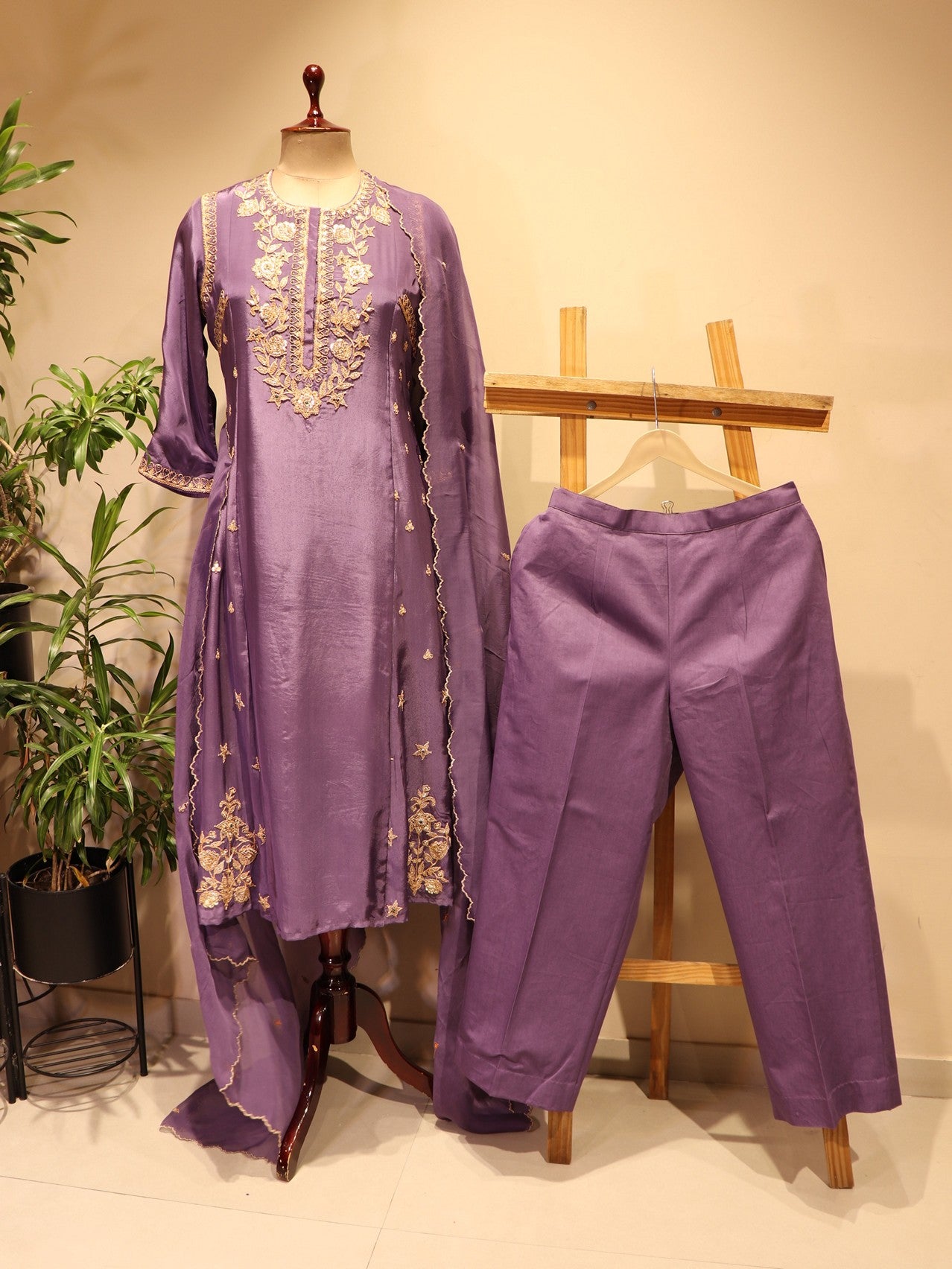 Mauve shaded marodi kurta pants dupatta