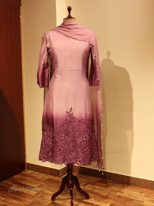 Mauve shaded applique kurta pants dupatta