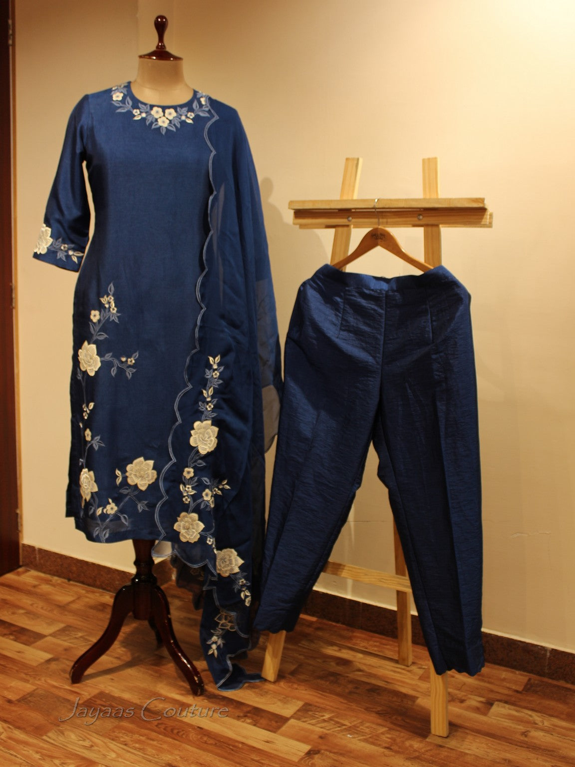 Blue applique kurta pants with dupatta