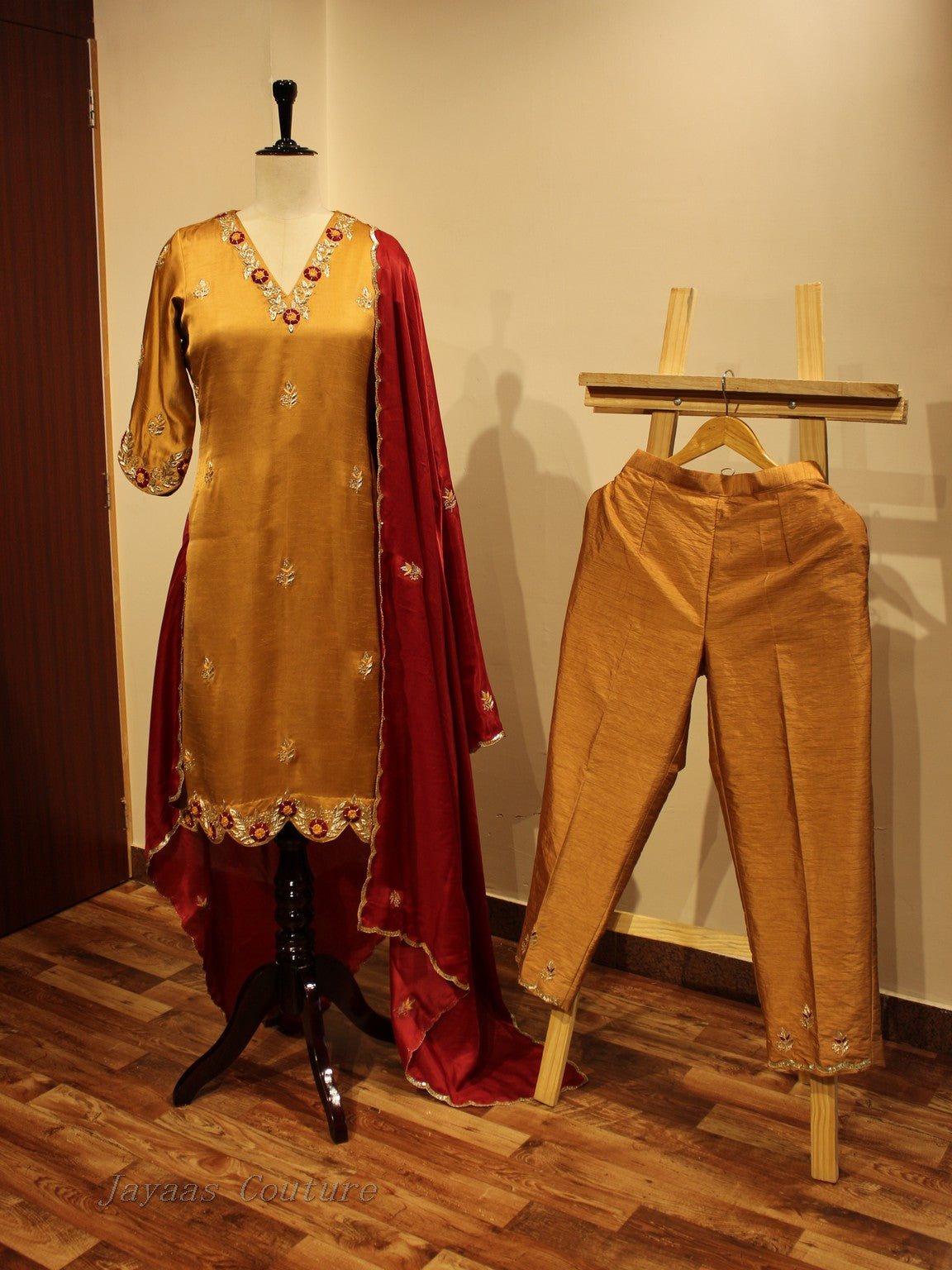 Rust kurta pants with maroon dupatta