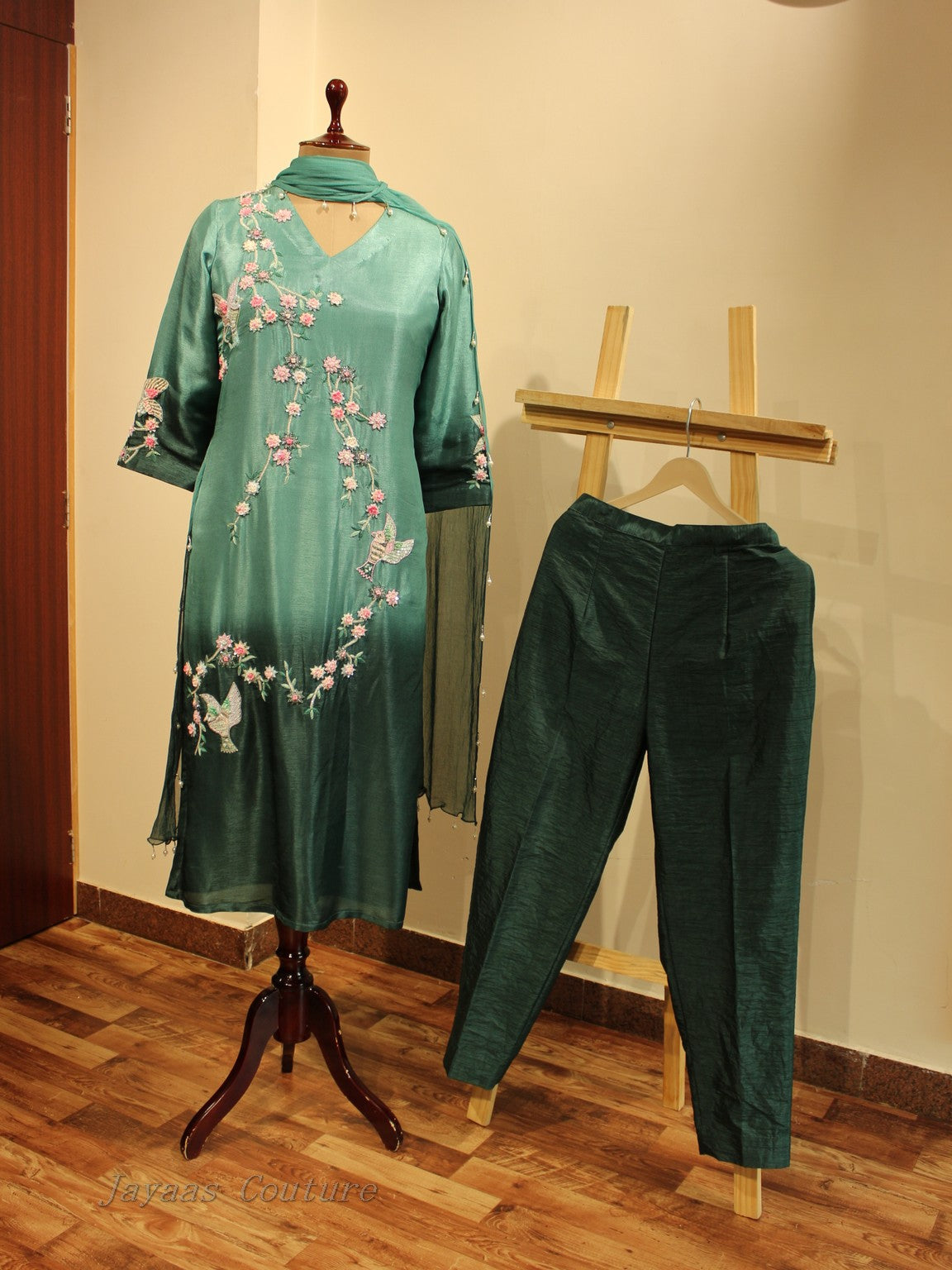 Green shaded kurta pants with dupatta
