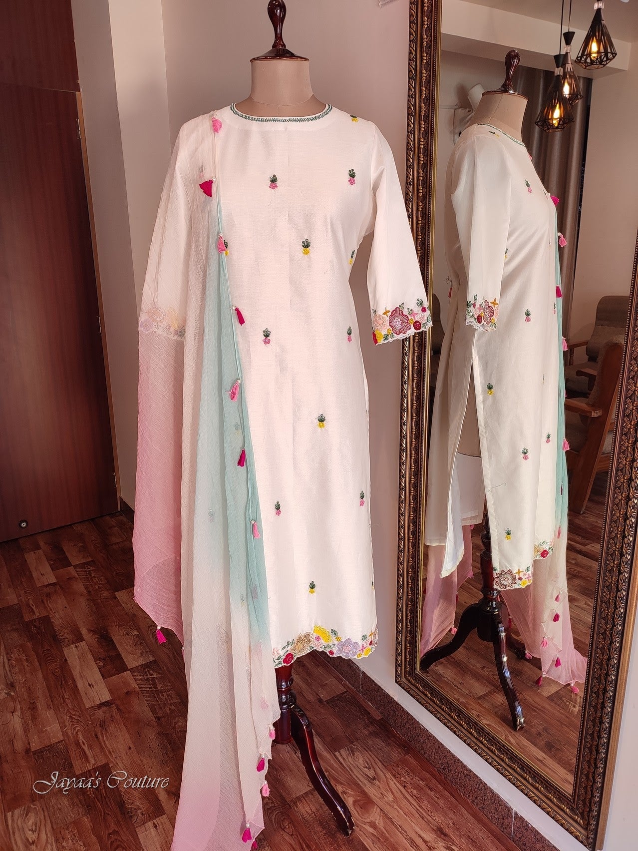 Off white embroidered kurta pant with dupatta